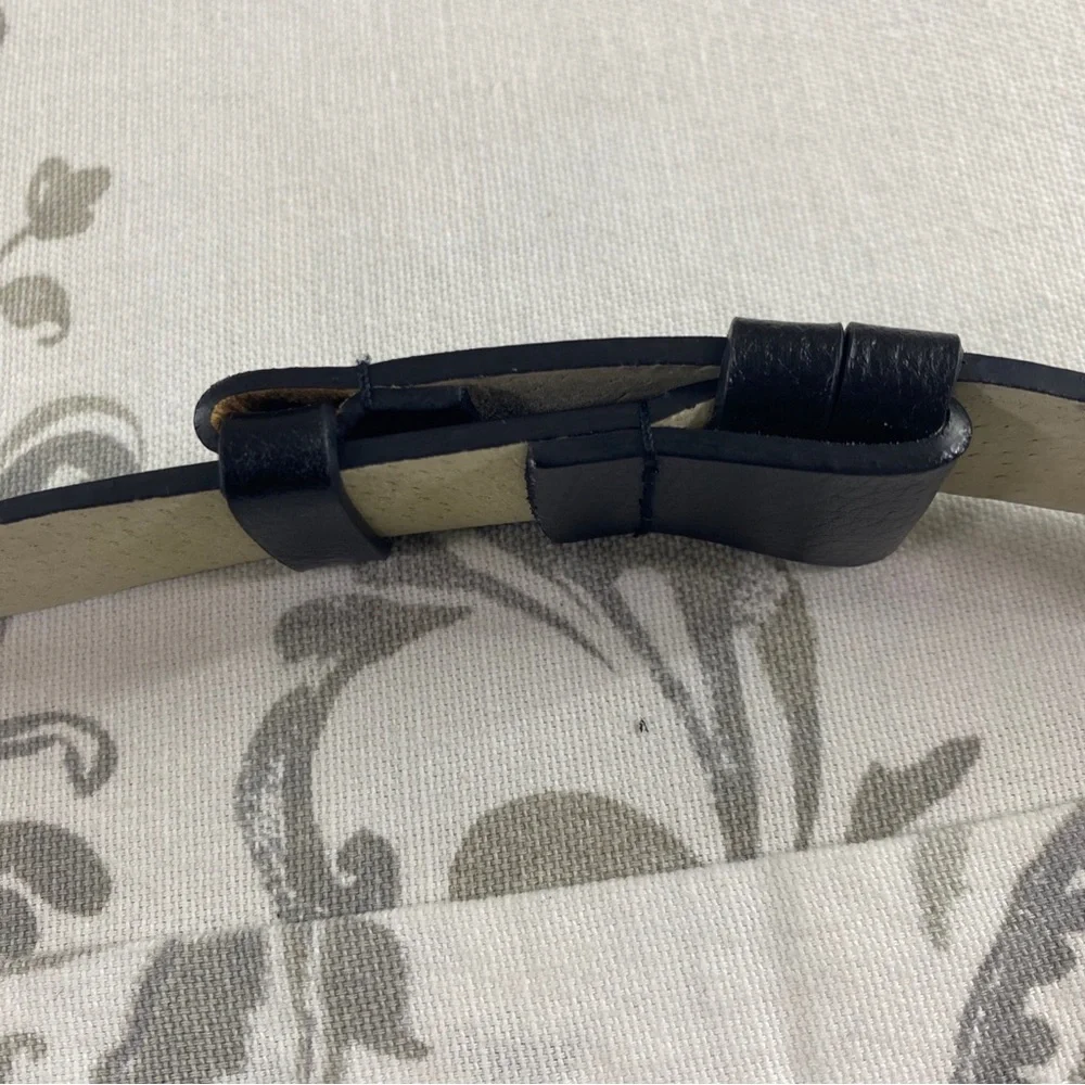 Chico's Black Leather Hammered Metal Silver Circle Hook Cowgirl Buckle Belt‎ M-L